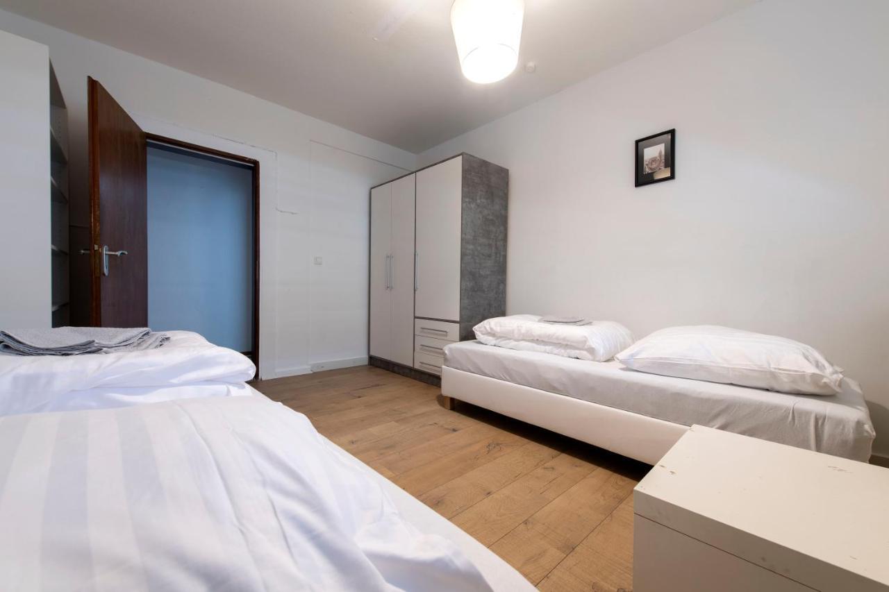 Workers Home- Central - 8 Single Box Spring Beds - Near Enschede غروناو المظهر الخارجي الصورة